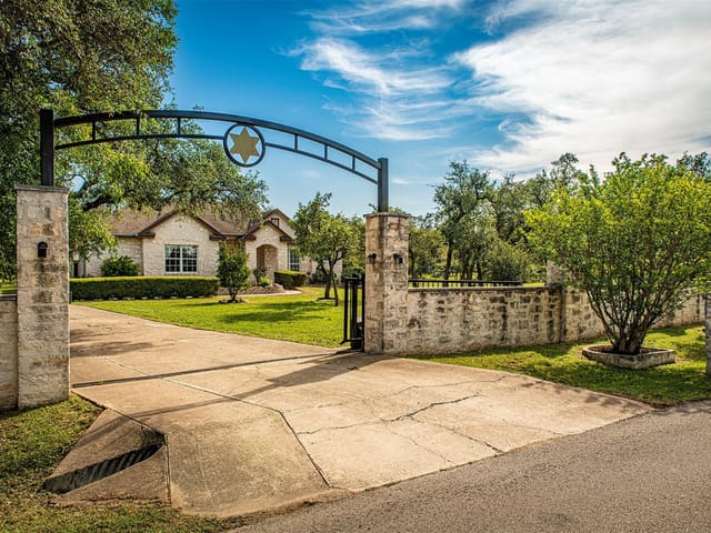 8904 Zyle Rd