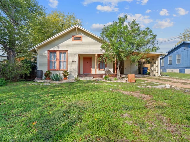 8906 Capitol Dr