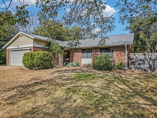 8906 Sparkling Creek Dr