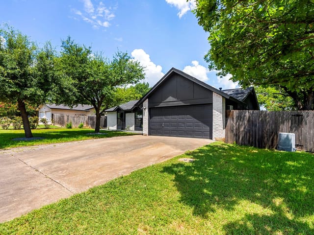 8910 Sparkling Creek Dr