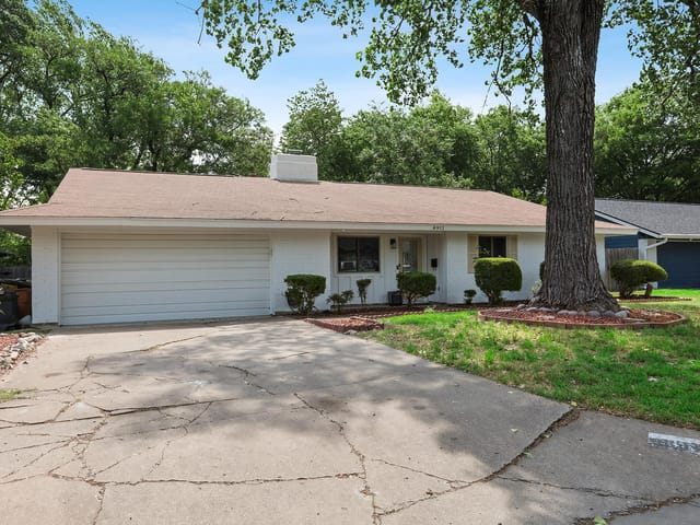8911 Pointer LN