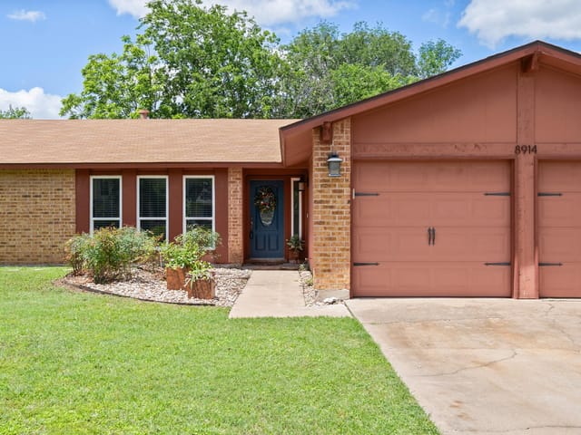 8914 Sparkling Creek Dr