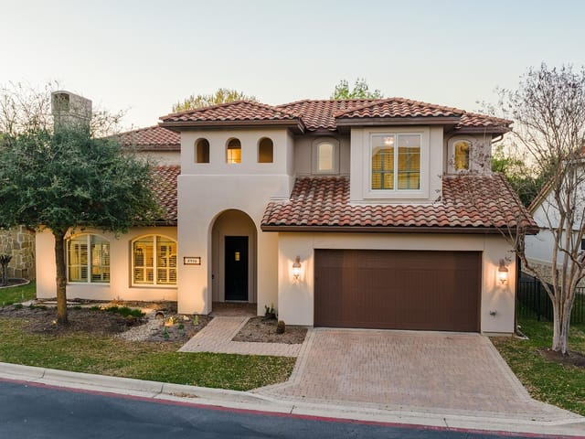 8916 Villa Norte Dr