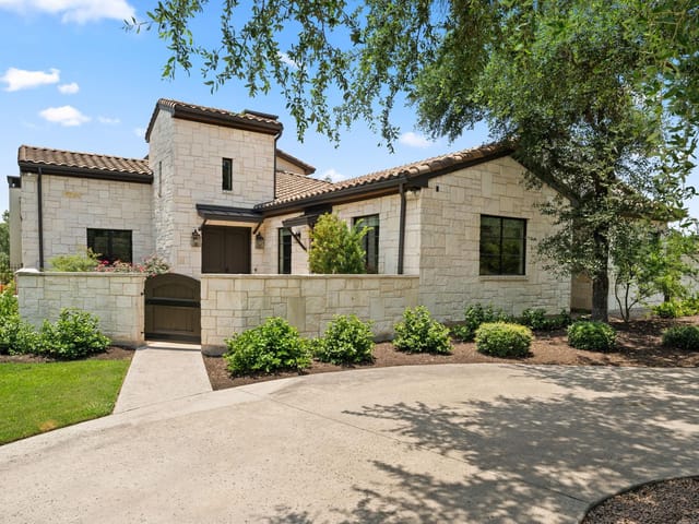 8917 Calera Dr