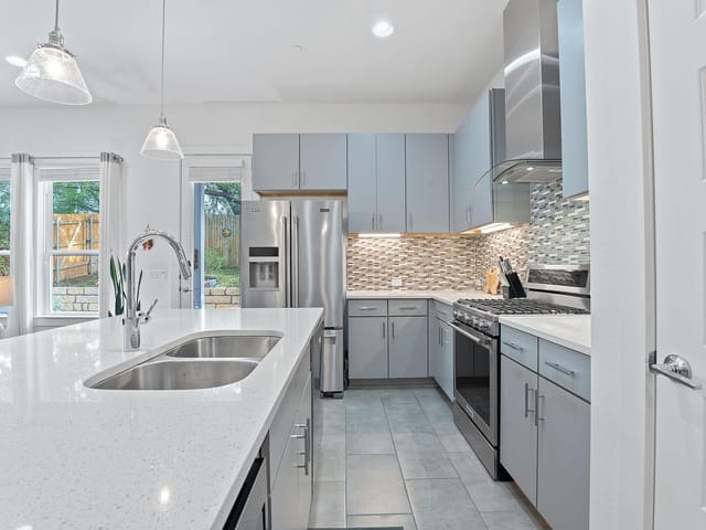 8922 Menchaca Rd Unit #204