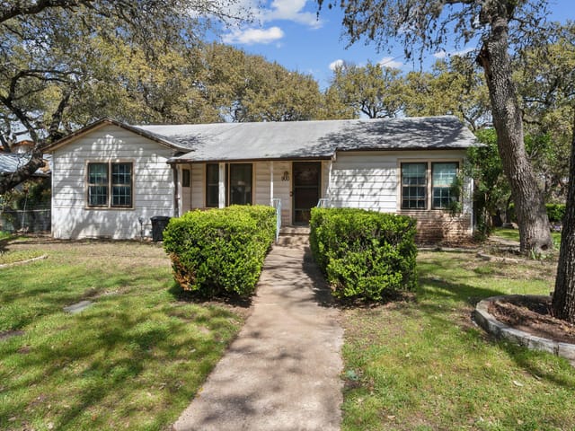 900 Herndon Ln