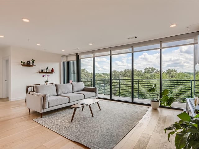 900 S 1st St Unit #421