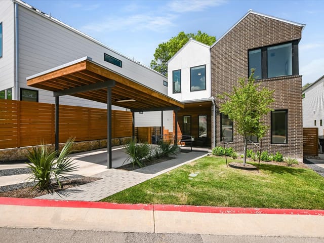 View 900 S 2nd ST Unit #6 in Bouldin Court Condos 900 S 2nd ST Unit #6 - front exterior - Luxury home in Bouldin Court Condos, Austin, TX