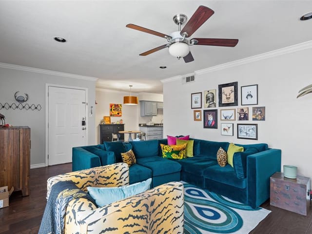 900 S Lamar BLVD Unit #207