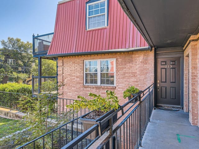 900 S Lamar BLVD Unit #213