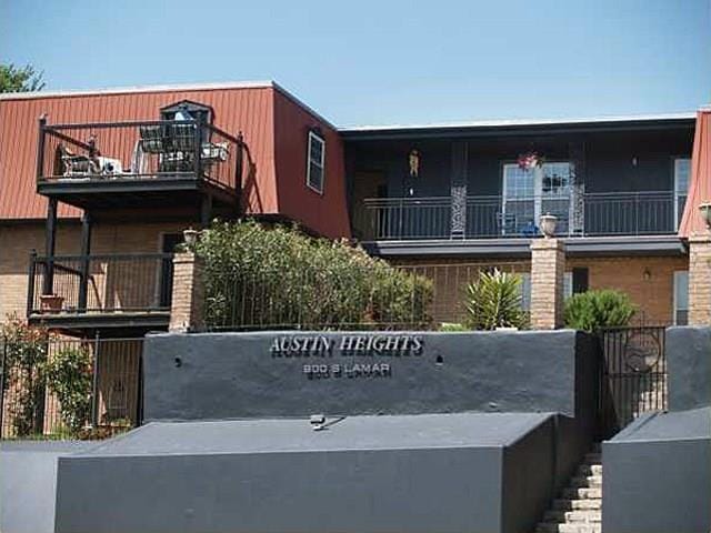 900 S Lamar BLVD Unit #305