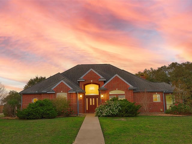 900 Schulze Rd