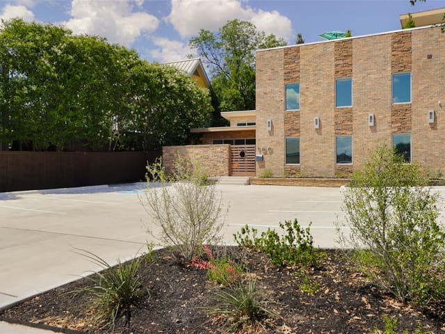900 W North Loop Blvd