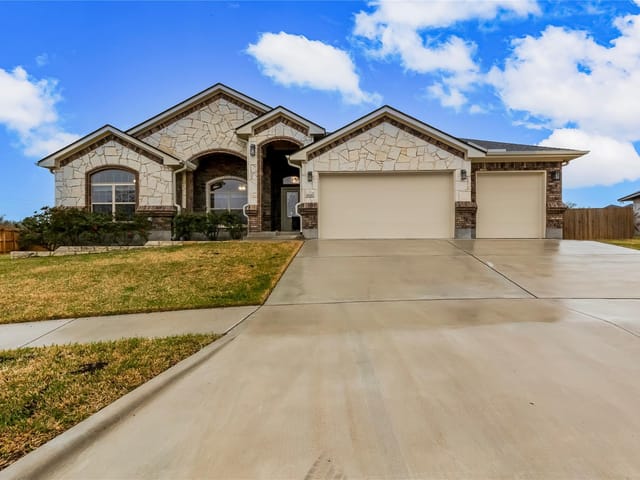 9000 Grand Oaks Ln