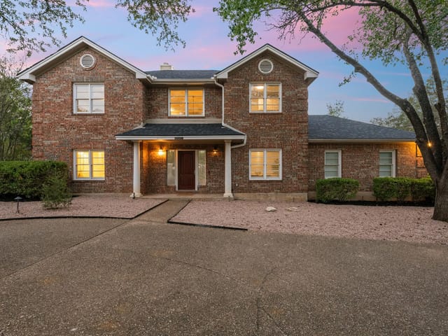 9001 Glenlake DR