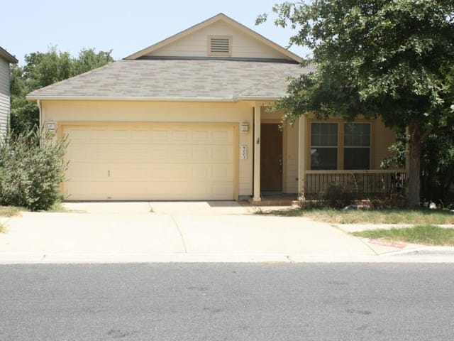 9003 Meridian Oak Ln