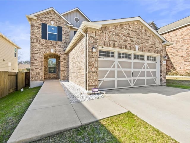9004 Golden Leaf Dr