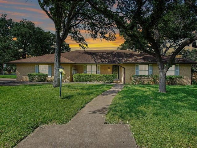 9005 Balcones Club Dr
