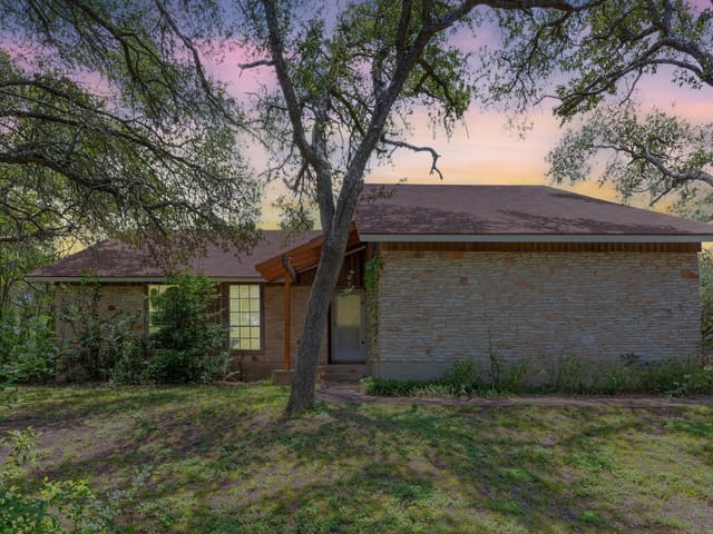 9005 Dorella LN