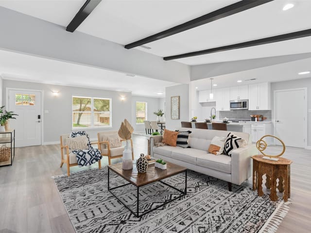 9005 Viking Dr