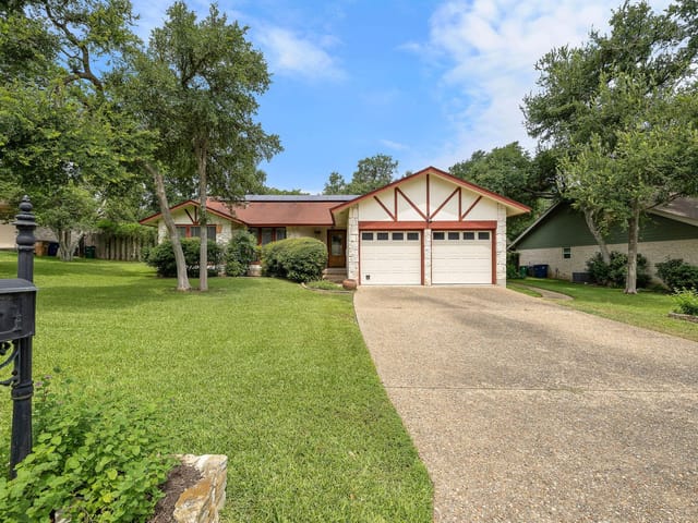 9006 Queenswood Dr
