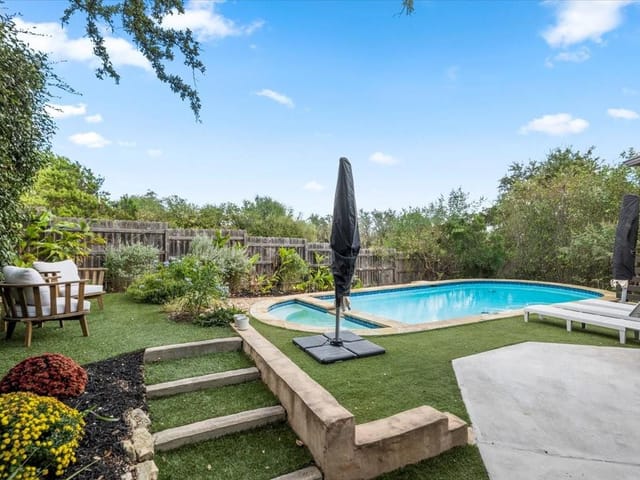 9008 Heiden Ln
