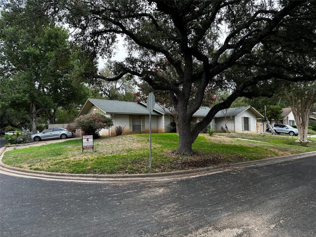 9009 Rockcrest Dr