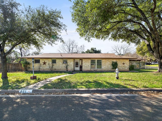 901 Berrywood DR