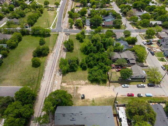 901 E. 14th LOT 3 St