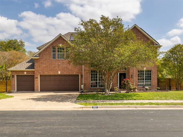 901 Golden Bear Cv