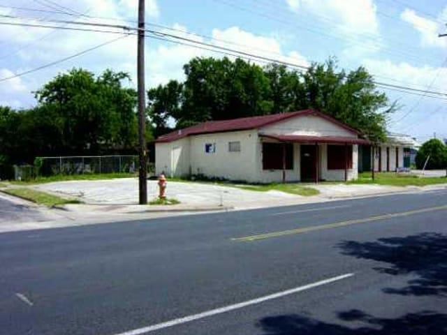 901 Montopolis