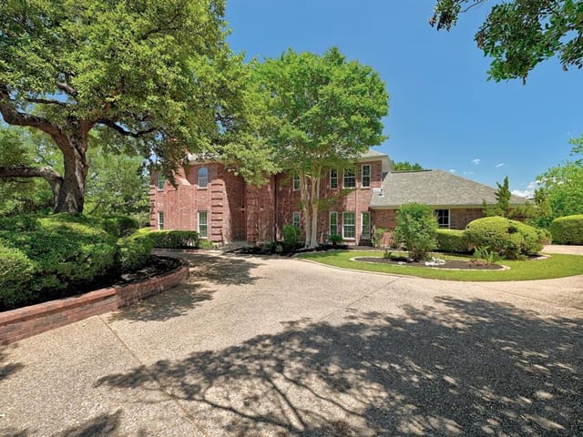 901 N Weston LN
