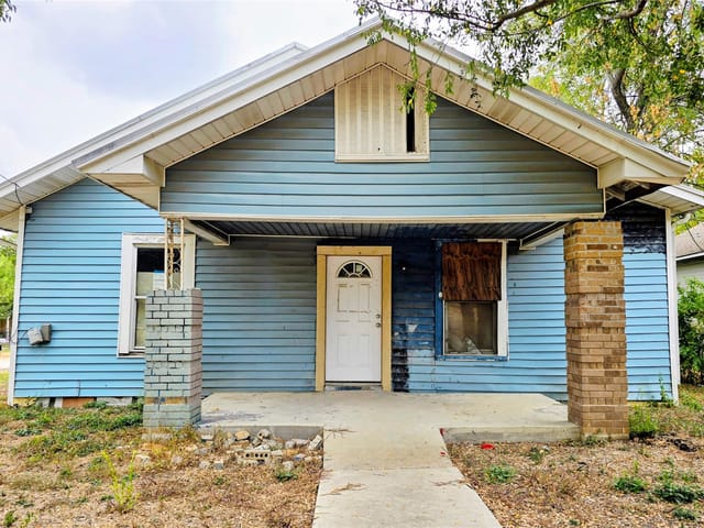 901 W 5th St