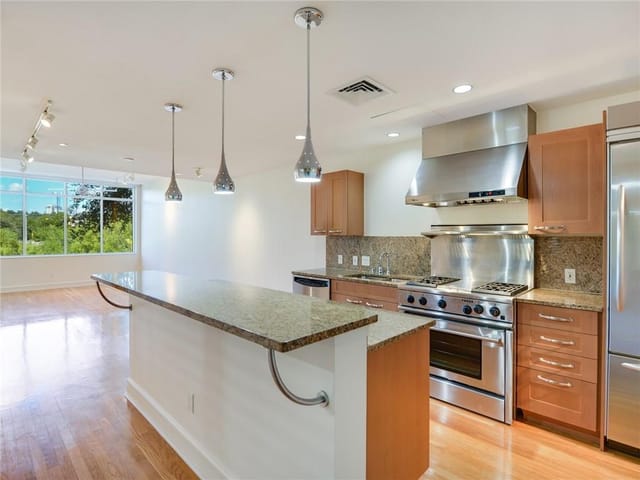 901 W 9th ST Unit #104