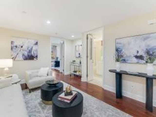901 W 9th ST Unit #314