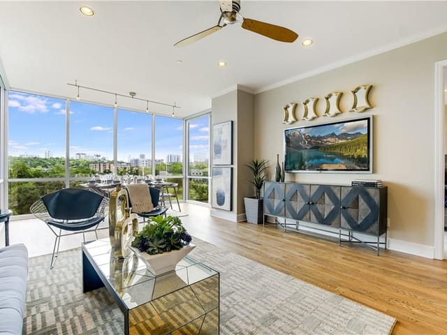 901 W 9th ST Unit #403