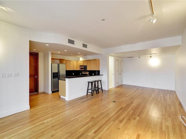 901 W 9th ST Unit #404