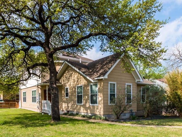 901 W Mary St