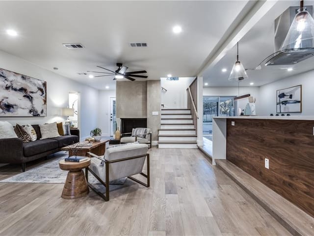 9010 Balcones Club Dr
