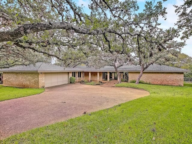 9010 Mountain Lake Cir