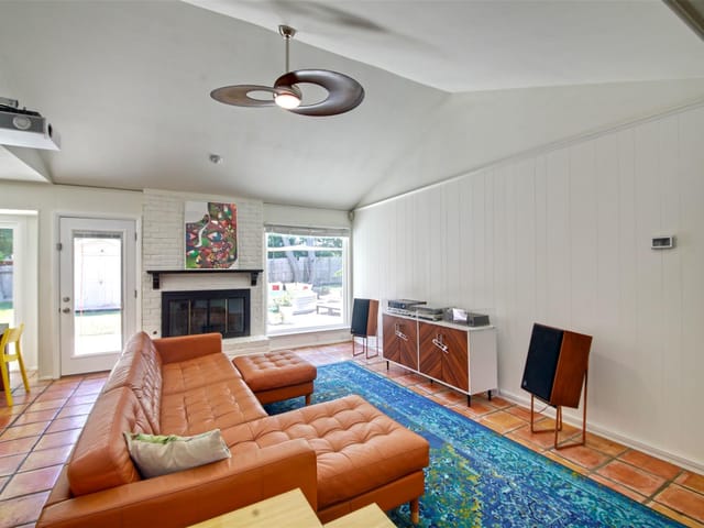 9011 Collinfield Dr