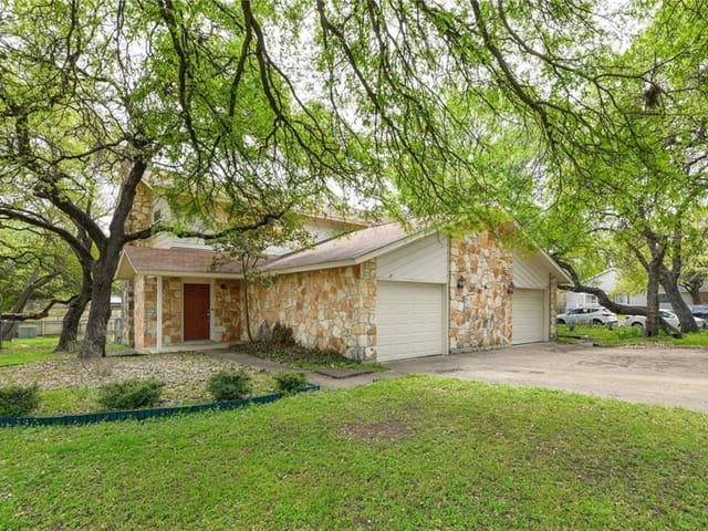 9011 Sawtooth Ln