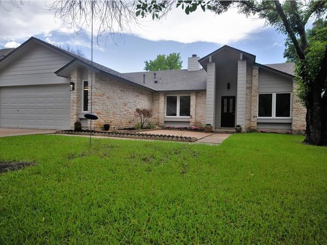 9012 Bancroft Trl