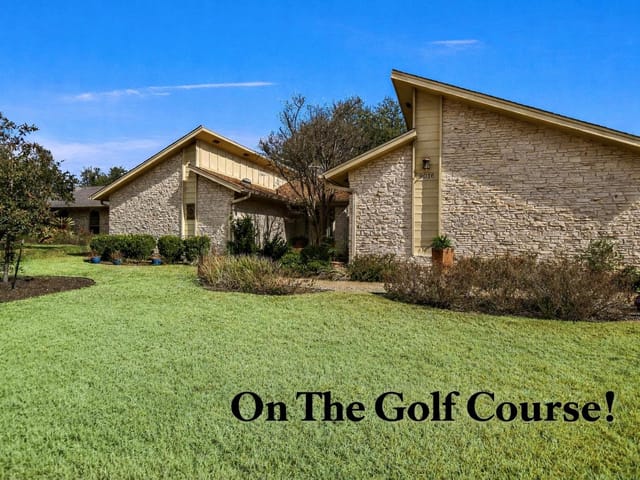 9016 Balcones Club Dr