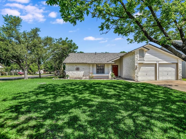 9018 Bancroft Trl