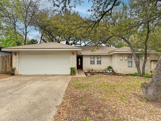 902 Acorn Oaks Dr