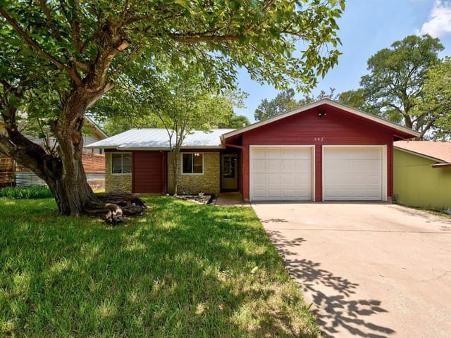 902 Bodark Ln