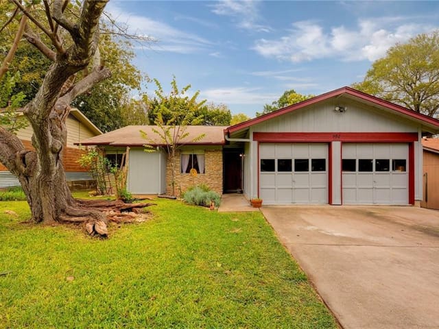 902 Bodark Ln