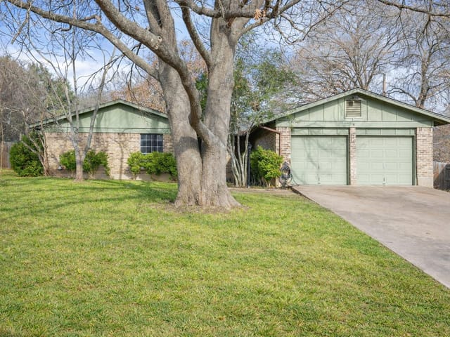 902 Clearwater CIR