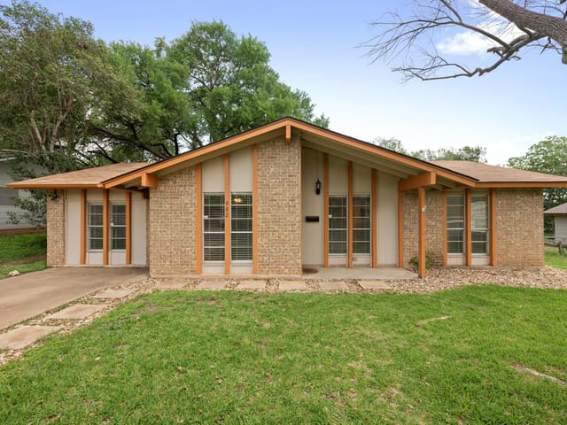 902 Emerald Wood Dr